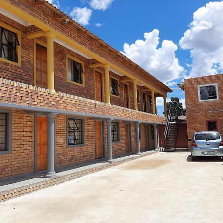 Elson Lodge K1 Katlehong Luaran gambar