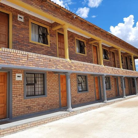 Elson Lodge K1 Katlehong Luaran gambar