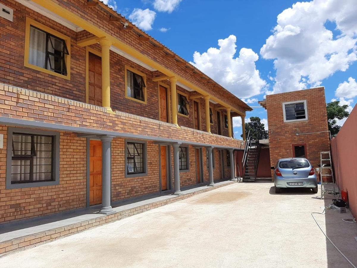 Elson Lodge K1 Katlehong Luaran gambar
