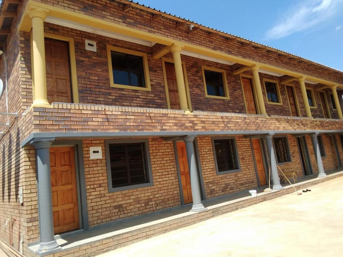 Elson Lodge K1 Katlehong Luaran gambar